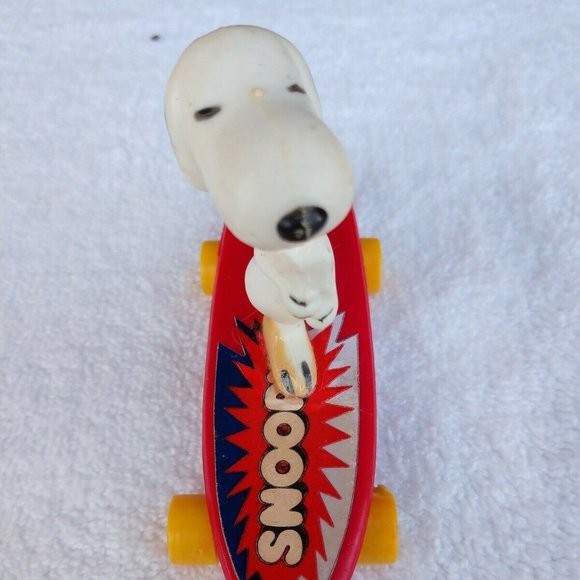 RARE VINTAGE Snoopy on Skateboard Copyright 1956.Signed on Bottom - Picture 9 of 10